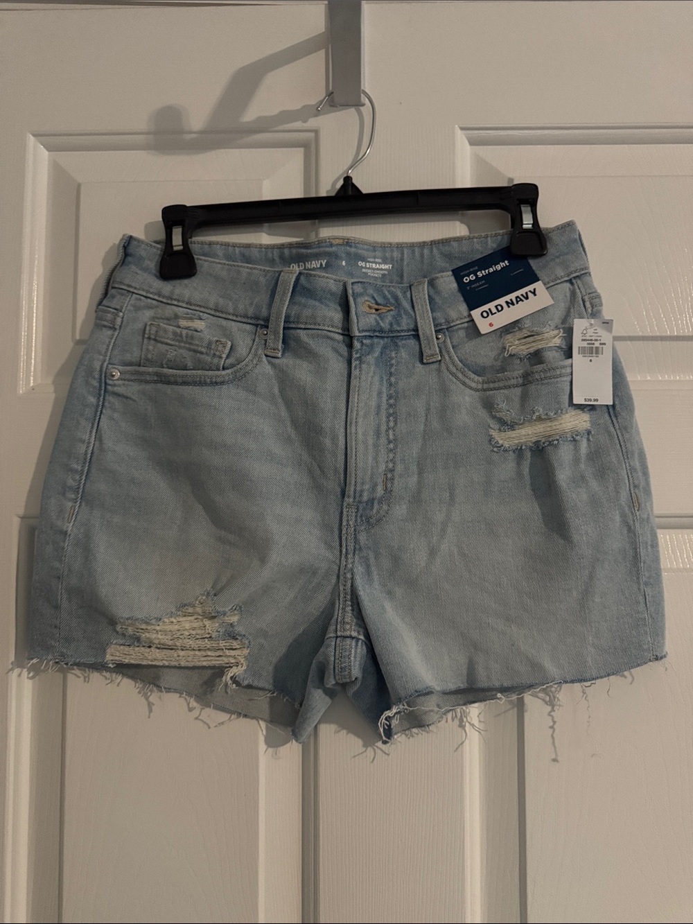 Old Navy Light Wash Distressed Denim Shorts Size 6 NWT